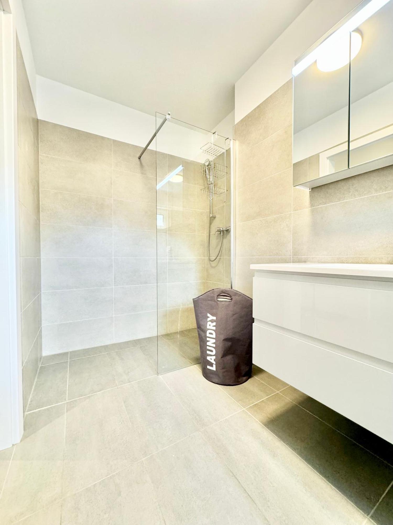 Stylische Wohnung Mit Balkon Виена Екстериор снимка