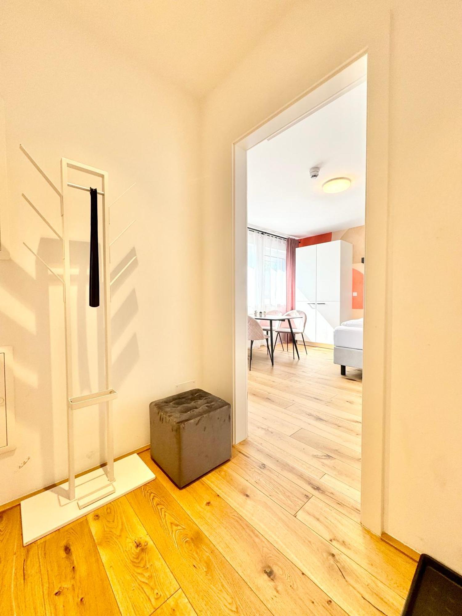Stylische Wohnung Mit Balkon Виена Екстериор снимка