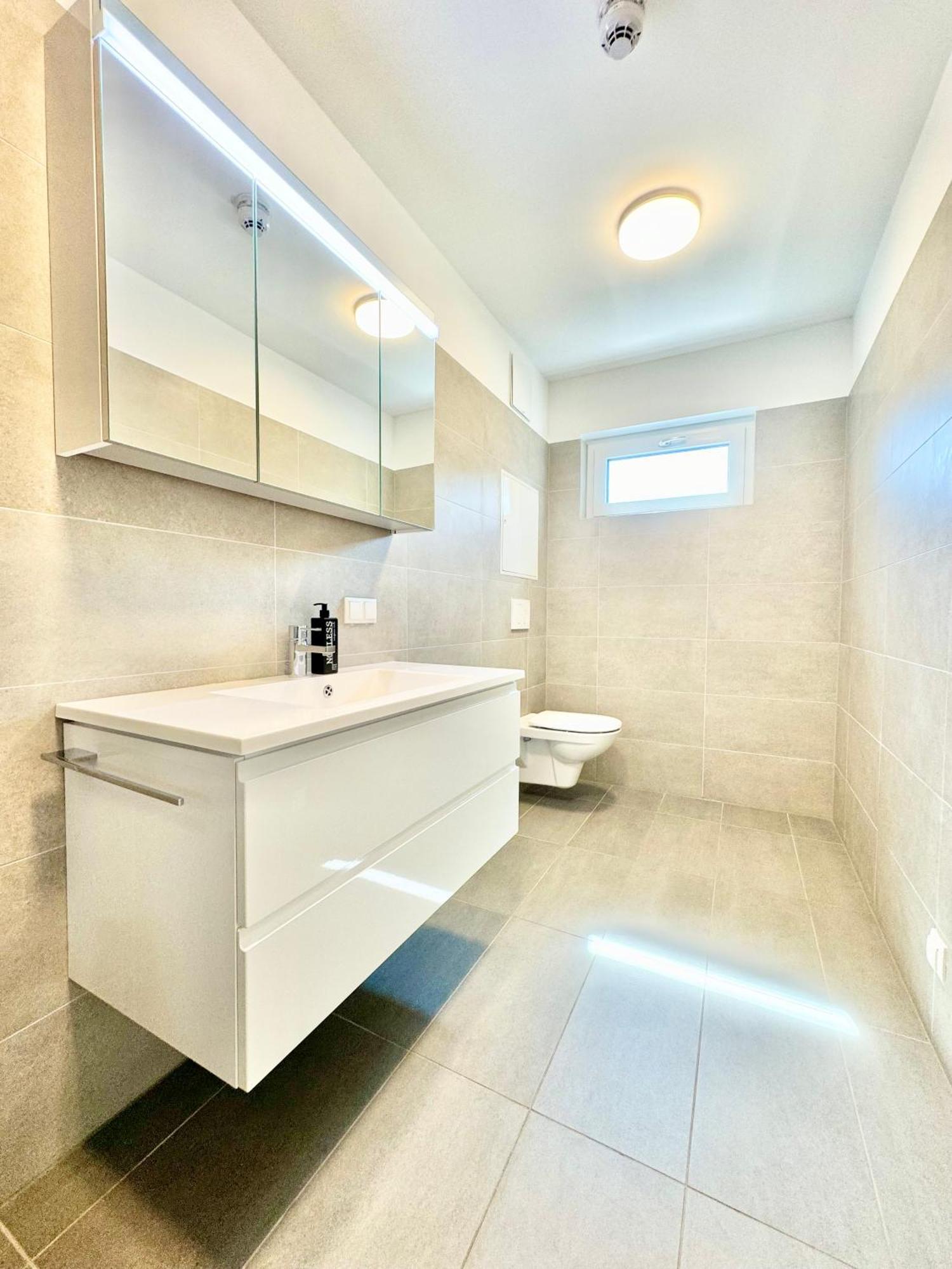 Stylische Wohnung Mit Balkon Виена Екстериор снимка